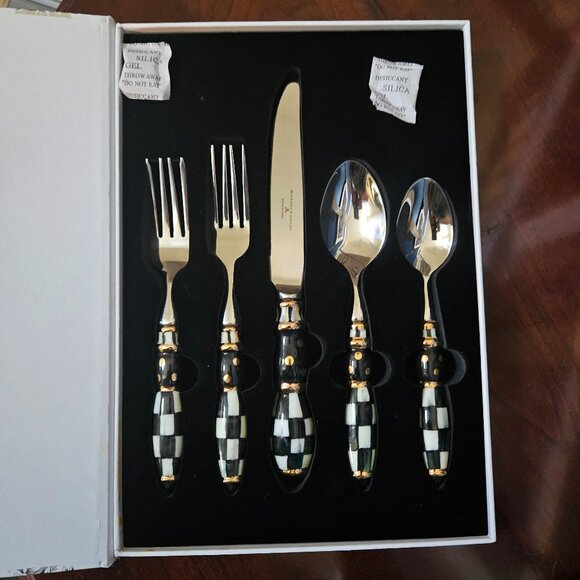 RARE MACKENZIE CHILDS COURTLY CHECK BLACK TIE CERAMIC 5 PC PLACESETTING FLATWARE - Picture 1 of 10
